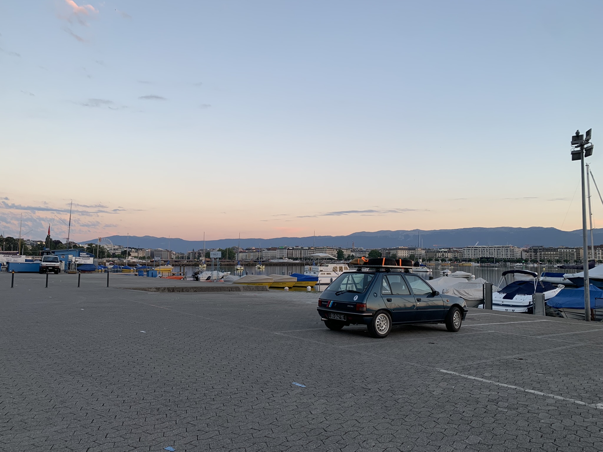 Sunrise over Lac Léman